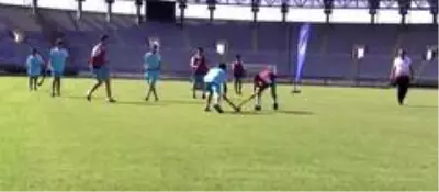 Şanlıurfalı gençler Çim Hokeyi sporuyla tanıştı Şanlıurfalı gençler Çim Hokeyi sporuyla tanıştı