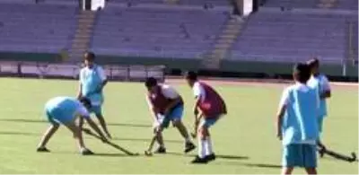 Şanlıurfalı gençler Çim Hokeyi sporuyla tanıştı Şanlıurfalı gençler Çim Hokeyi sporuyla tanıştı
