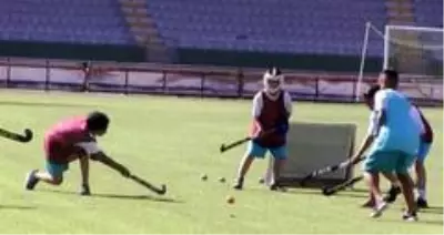 Şanlıurfalı gençler Çim Hokeyi sporuyla tanıştı Şanlıurfalı gençler Çim Hokeyi sporuyla tanıştı