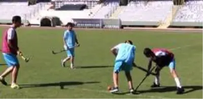 Şanlıurfalı gençler Çim Hokeyi sporuyla tanıştı Şanlıurfalı gençler Çim Hokeyi sporuyla tanıştı