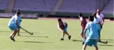 Şanlıurfalı gençler Çim Hokeyi sporuyla tanıştı Şanlıurfalı gençler Çim Hokeyi sporuyla tanıştı