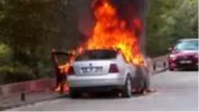 Yanan otomobili belediyenin sulama tankeri söndürdü Yanan otomobili belediyenin sulama tankeri söndürdü