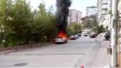 Yanan otomobili belediyenin sulama tankeri söndürdü Yanan otomobili belediyenin sulama tankeri söndürdü