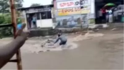 13 kişinin öldüğü felakette sel sularında böyle sürüklendi