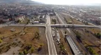 Erzurum'da hizmete açılan yeni yollar şehrin trafiğine nefes aldırdı Erzurum'da hizmete açılan yeni yollar şehrin trafiğine nefes aldırdı