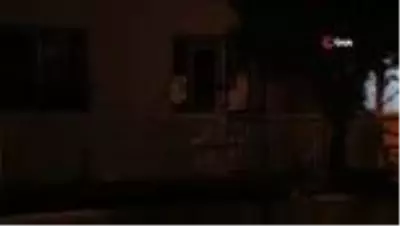 Cinnet getiren genç mahalleliye korku dolu anlar yaşattı Cinnet getiren genç mahalleliye korku dolu anlar yaşattı