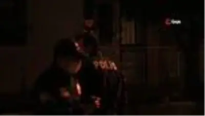 Cinnet getiren genç mahalleliye korku dolu anlar yaşattı Cinnet getiren genç mahalleliye korku dolu anlar yaşattı