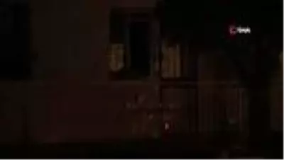 Cinnet getiren genç mahalleliye korku dolu anlar yaşattı Cinnet getiren genç mahalleliye korku dolu anlar yaşattı