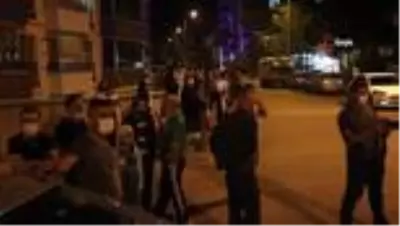 Cinnet getiren genç mahalleliye korku dolu anlar yaşattı Cinnet getiren genç mahalleliye korku dolu anlar yaşattı