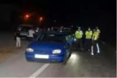Ehliyetsiz ve alkollü sürücü 25 kilometre kaçabildi Ehliyetsiz ve alkollü sürücü 25 kilometre kaçabildi