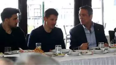 Emre Belözoğlu'nun Fenerbahçe'deki görevini Ali Koç duyurdu: Bizzat bana bağlı çalışacak Emre Belözoğlu'nun Fenerbahçe'deki görevini Ali Koç duyurdu: Bizzat bana bağlı çalışacak