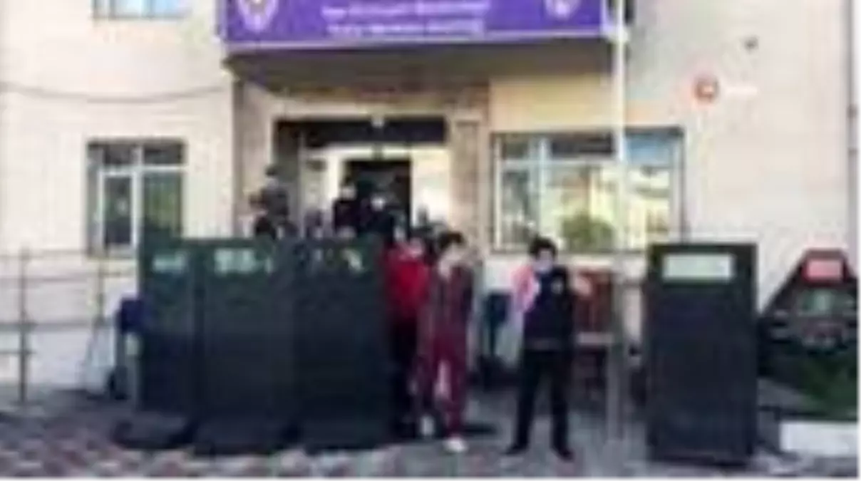 İki kişiyi darp eden şehir eşkıyaları yarım saatte yakalandı