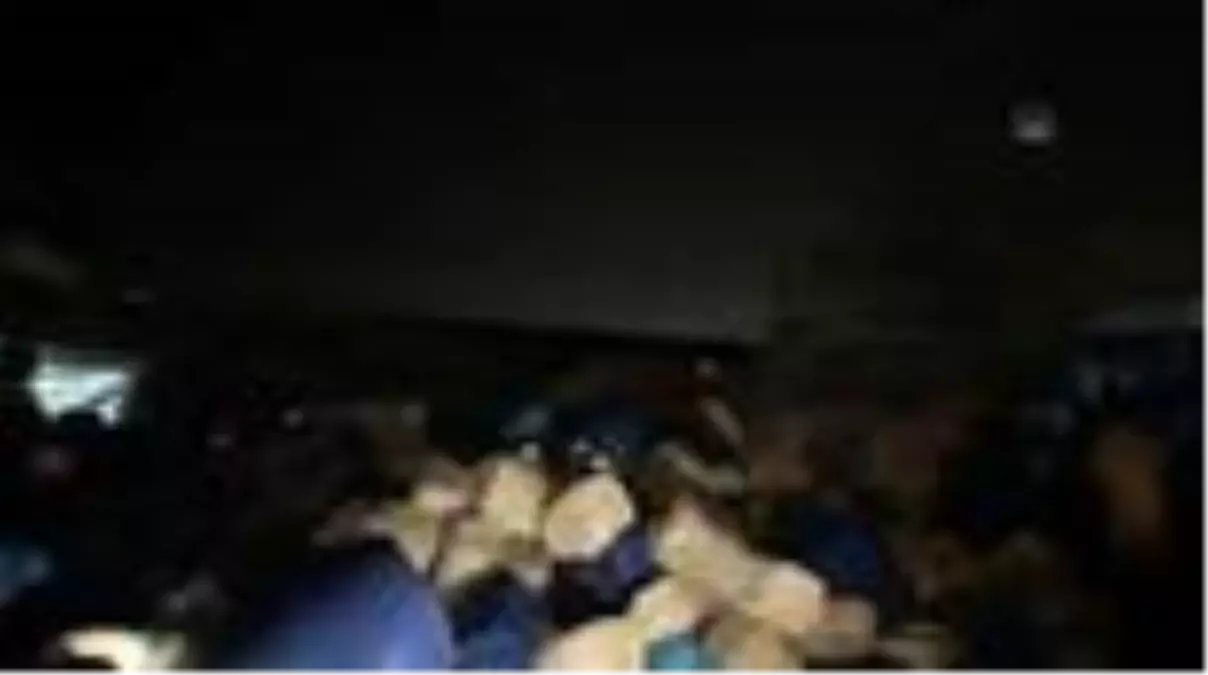 Son dakika haberleri... Polisin ele geçirdiği kaçak sigara ve sahte içkiler sergilendi