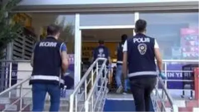 KOM polisinden 'kaçak içki' operasyonu: 191 litre ele geçirildi KOM polisinden 'kaçak içki' operasyonu: 191 litre ele geçirildi