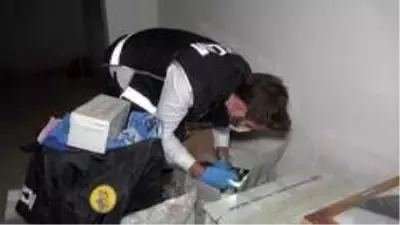 KOM polisinden 'kaçak içki' operasyonu: 191 litre ele geçirildi KOM polisinden 'kaçak içki' operasyonu: 191 litre ele geçirildi