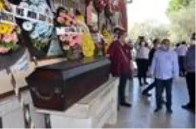 Koronadan ölen Aydın Tabip Odası Başkanı Ülkü, toprağa verildi Koronadan ölen Aydın Tabip Odası Başkanı Ülkü, toprağa verildi