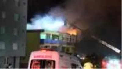 Son dakika: SULTANBEYLİ'DE 4 KATLI BOŞ BİNANIN ÇATISINDA YANGIN ÇIKTI Son dakika: SULTANBEYLİ'DE 4 KATLI BOŞ BİNANIN ÇATISINDA YANGIN ÇIKTI