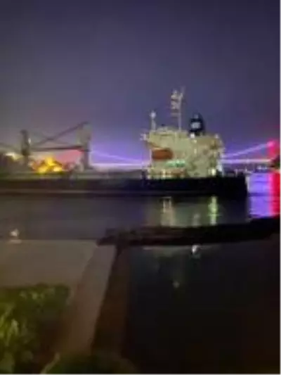 (Sürüklenme fotoğraflarıyla) Motorunda arıza meydana gelen gemi Yenikapı'ya çekildi (Sürüklenme fotoğraflarıyla) Motorunda arıza meydana gelen gemi Yenikapı'ya çekildi