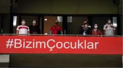 Türkiye'de 217 gün sonra stadyumlara seyirci alındı Türkiye'de 217 gün sonra stadyumlara seyirci alındı