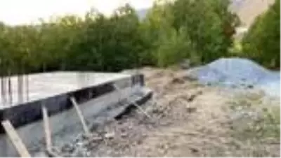 Valiliğin durdurduğu Nemrut Krater gölündeki inşaat yeniden başladı Valiliğin durdurduğu Nemrut Krater gölündeki inşaat yeniden başladı