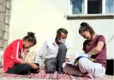 Van'da 2 kız kardeşin eğitime kazandırılması kısa film konusu oldu Van'da 2 kız kardeşin eğitime kazandırılması kısa film konusu oldu