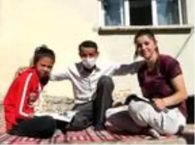 Van'da 2 kız kardeşin eğitime kazandırılması kısa film konusu oldu Van'da 2 kız kardeşin eğitime kazandırılması kısa film konusu oldu
