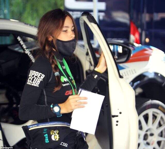 Yoldan çıkan araca sıkışıp kalbi duran yardımcı pilot Laura Salvo hayatını kaybetti