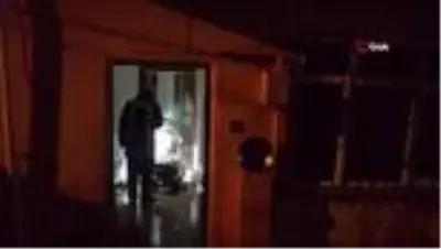 4 katlı binada yangın: Vatandaşlar sokağa döküldü 4 katlı binada yangın: Vatandaşlar sokağa döküldü