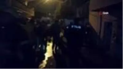 4 katlı binada yangın: Vatandaşlar sokağa döküldü 4 katlı binada yangın: Vatandaşlar sokağa döküldü