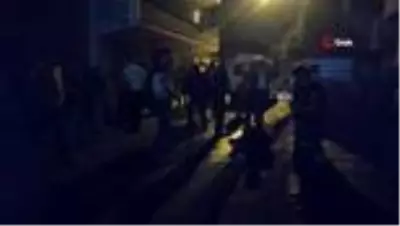 4 katlı binada yangın: Vatandaşlar sokağa döküldü 4 katlı binada yangın: Vatandaşlar sokağa döküldü