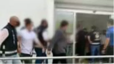 Son dakika haberleri: 4 kişinin yaralandığı 2 silahlı saldırıyla ilgili 5 zanlı tutuklandı Son dakika haberleri: 4 kişinin yaralandığı 2 silahlı saldırıyla ilgili 5 zanlı tutuklandı