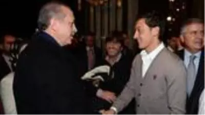 Alman basınından Azerbaycan'a destek veren Mesut Özil'e: Erdoğan'ın elçiliğini yapıyor Alman basınından Azerbaycan'a destek veren Mesut Özil'e: Erdoğan'ın elçiliğini yapıyor