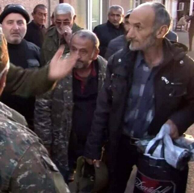 Azerbaycan karşısında ağır kayıplar veren Ermenistan, yaşlıları cepheye gönderdi