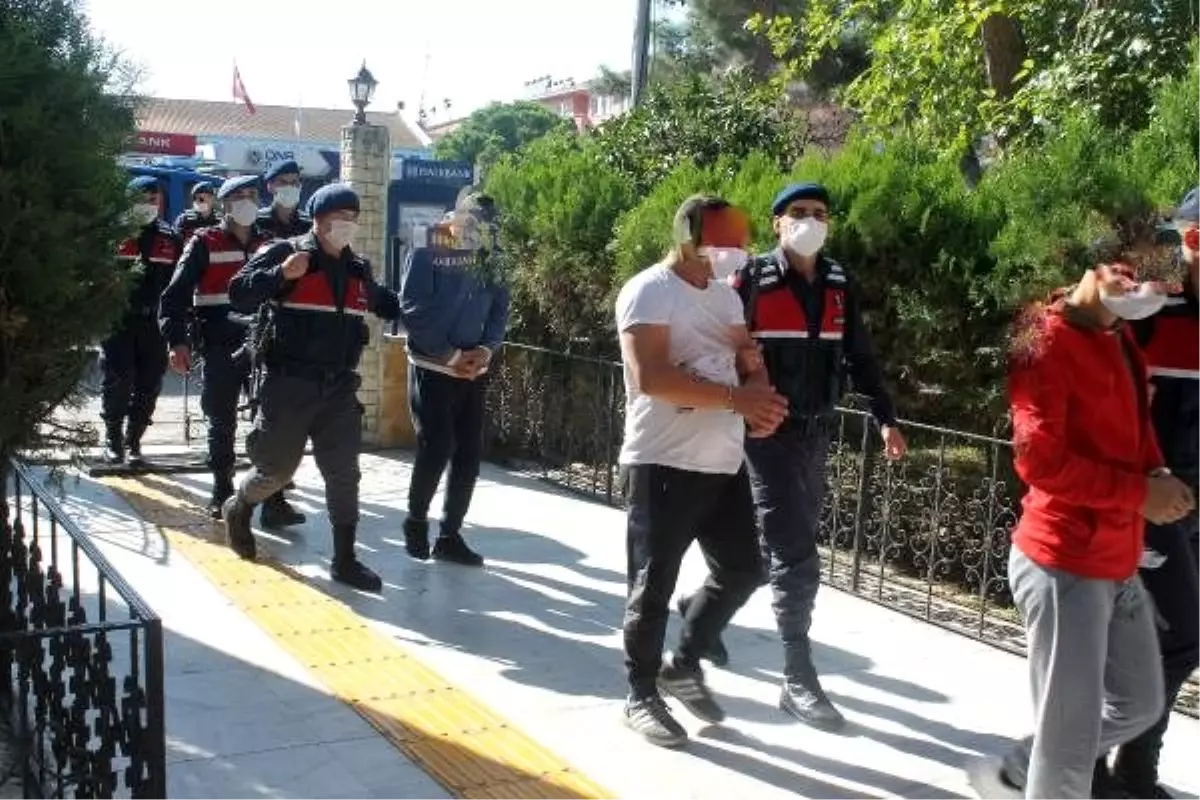 Balıkesir'de araçtan 150 gram esrar çıktı; 6 gözaltı