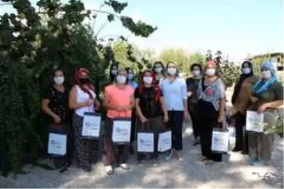 Büyükşehir'den Dünya Kadın Çiftçiler Günü kutlaması Büyükşehir'den Dünya Kadın Çiftçiler Günü kutlaması