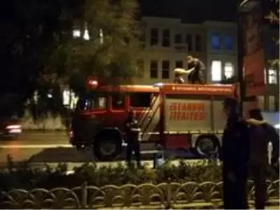 Erkek arkadaşıyla tartışan genç kız denize atladı Erkek arkadaşıyla tartışan genç kız denize atladı