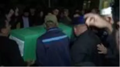 Ermenistan'ın mezarlıkta vurduğu Azerbaycanlı siviller son yolculuğuna uğurlandı