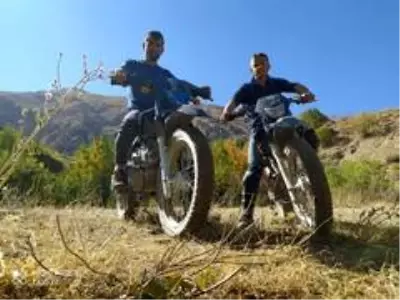 Hakkarili genç, motokros yarışlarına katılmak istiyor Hakkarili genç, motokros yarışlarına katılmak istiyor