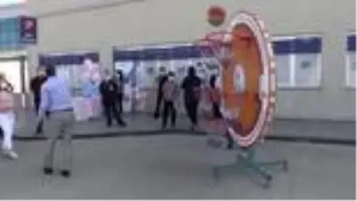 Kadın basketbolcular meme kanserine dikkati çekmek için sağlıkçılarla maç yaptı Kadın basketbolcular meme kanserine dikkati çekmek için sağlıkçılarla maç yaptı