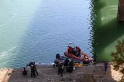 Kayıp Gülistan'ı arama çalışmaları 45 kişilik ekiple yeniden başladı Kayıp Gülistan'ı arama çalışmaları 45 kişilik ekiple yeniden başladı