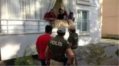 Kedisinin zehirlendiğini öğrenince gözyaşlarına boğuldu Kedisinin zehirlendiğini öğrenince gözyaşlarına boğuldu