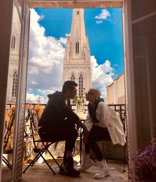 Kenan İmirzalıoğlu ve Sinem Kobal'ın doğacak bebeğinin ismi belli oldu! Duyanlar internette anlamını aratıyor