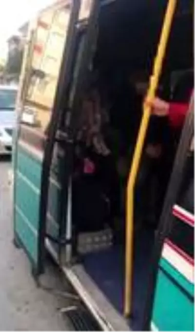 Konya'da Covid-19 denetimlerinde minibüste 17 fazla yolcu Konya'da Covid-19 denetimlerinde minibüste 17 fazla yolcu