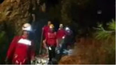Marmaris'te kanyon yürüyüşünde kaybolan ABD'li turist bulundu Marmaris'te kanyon yürüyüşünde kaybolan ABD'li turist bulundu