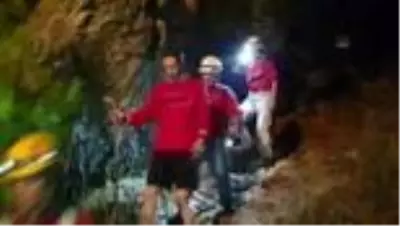 Marmaris'te kanyon yürüyüşünde kaybolan ABD'li turist bulundu Marmaris'te kanyon yürüyüşünde kaybolan ABD'li turist bulundu
