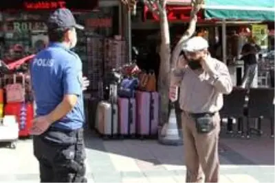 Maskesini takmayan gençten ilginç savunma: Nefes almak en doğal hakkımız Maskesini takmayan gençten ilginç savunma: Nefes almak en doğal hakkımız