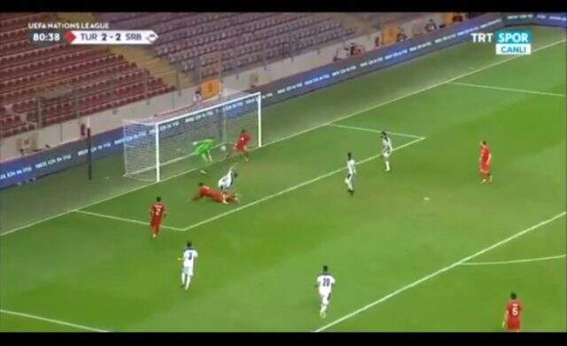 Merih Demiral'ın çizgiden çıkardığı top, geceye damga vurdu