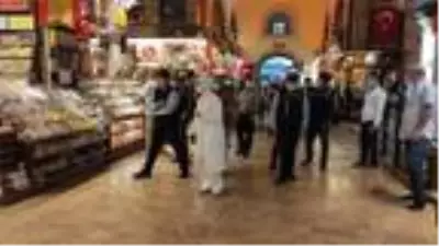 Tarihi Mısır Çarşısı'nda korona virüs denetimi Tarihi Mısır Çarşısı'nda korona virüs denetimi