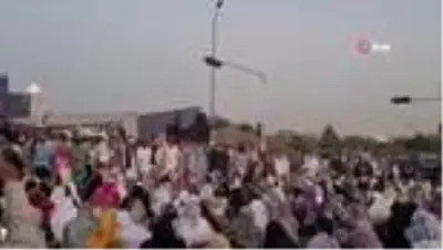Pakistan'da kamu çalışanları hayat pahalılığını protesto etti