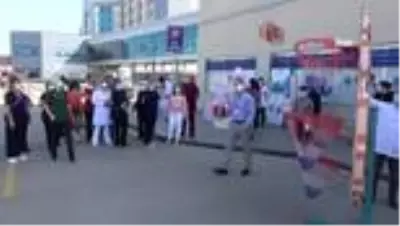 Sağlıkçılar basket atarak meme kanseri için farkındalık oluşturdu Sağlıkçılar basket atarak meme kanseri için farkındalık oluşturdu